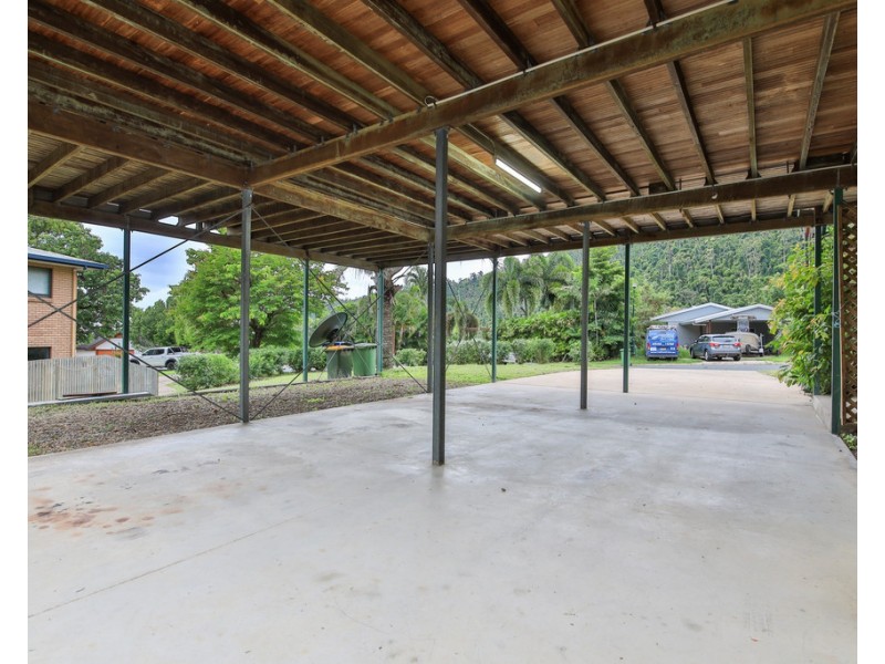 11 Macona Crescent, Cannonvale QLD 4802