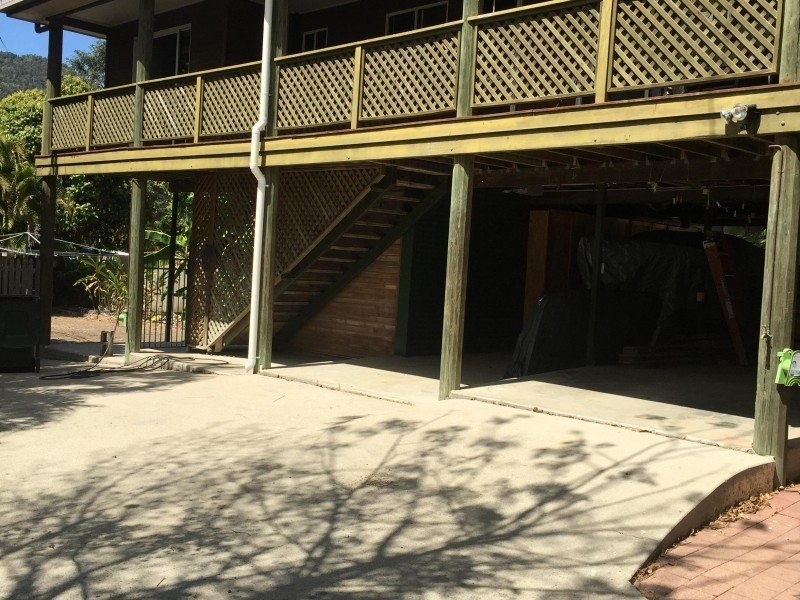 21 Grace Avenue, Cannonvale QLD 4802