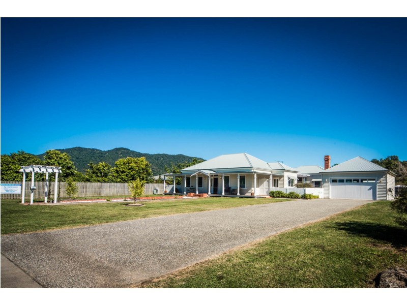 3 Hallam Street, Cannonvale QLD 4802