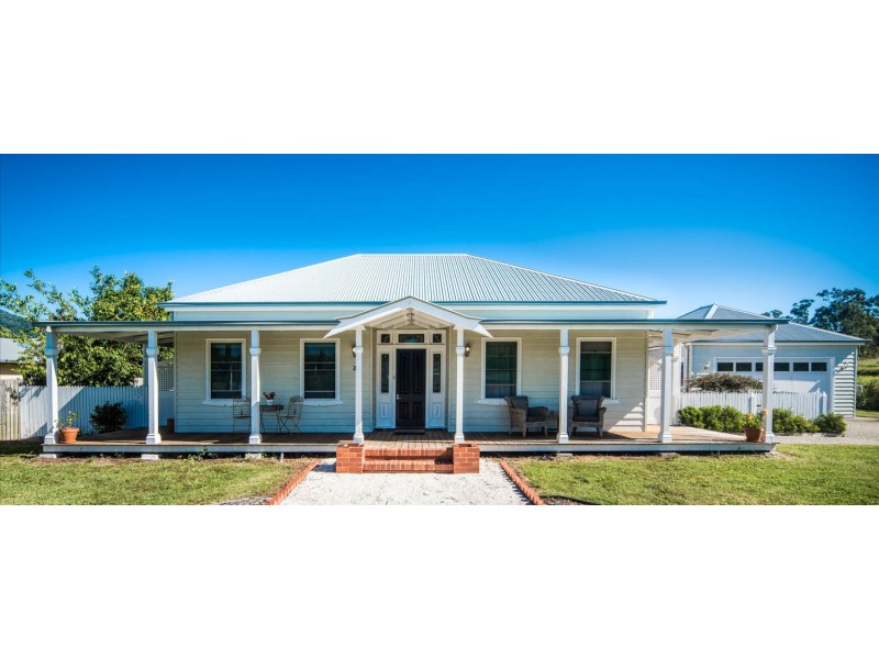 3 Hallam Street, Cannonvale QLD 4802
