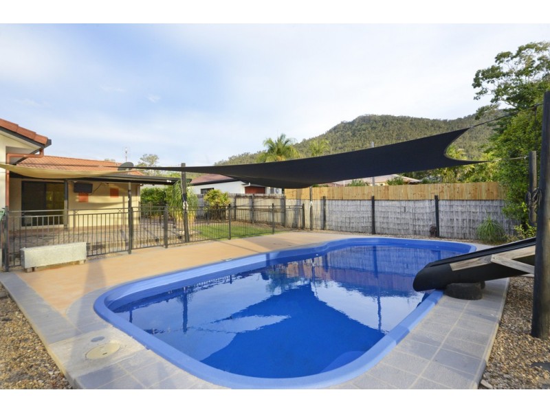 30 Valley Drive, Cannonvale QLD 4802