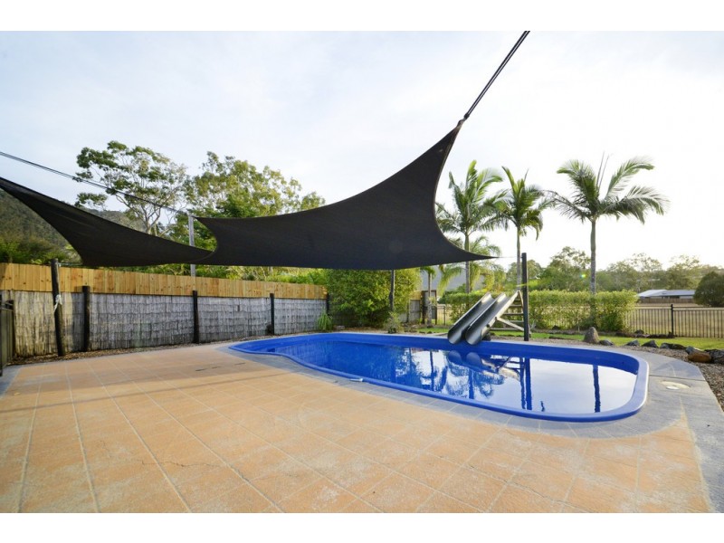 30 Valley Drive, Cannonvale QLD 4802