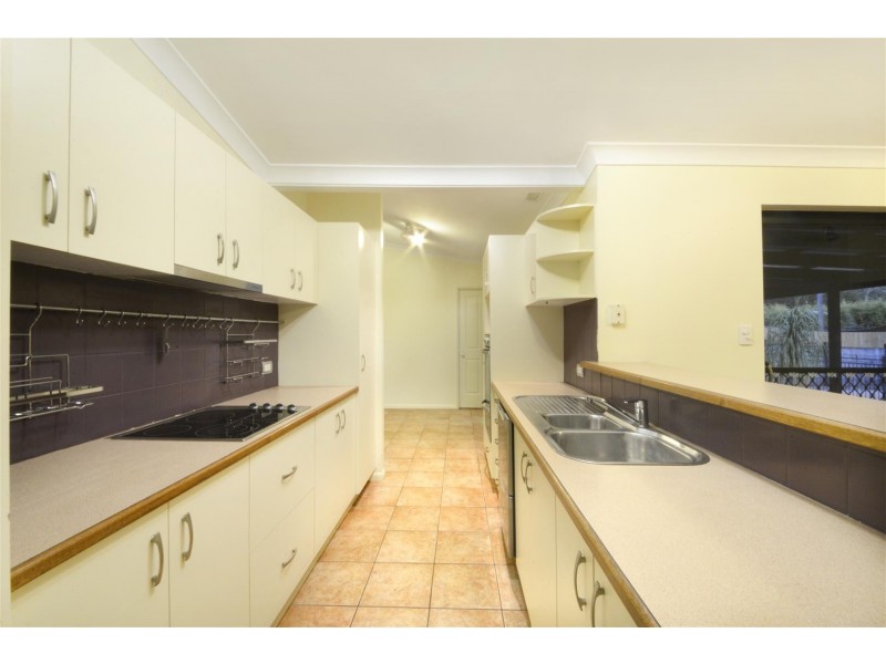 30 Valley Drive, Cannonvale QLD 4802