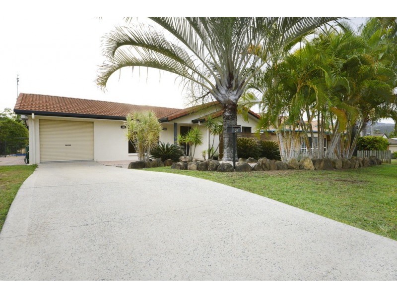 30 Valley Drive, Cannonvale QLD 4802