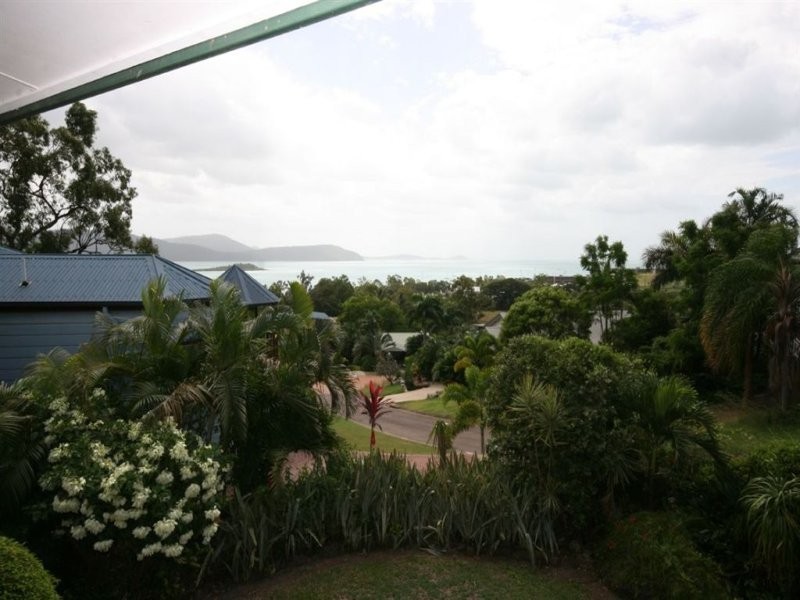 8 Gregory Court, Cannonvale QLD 4802