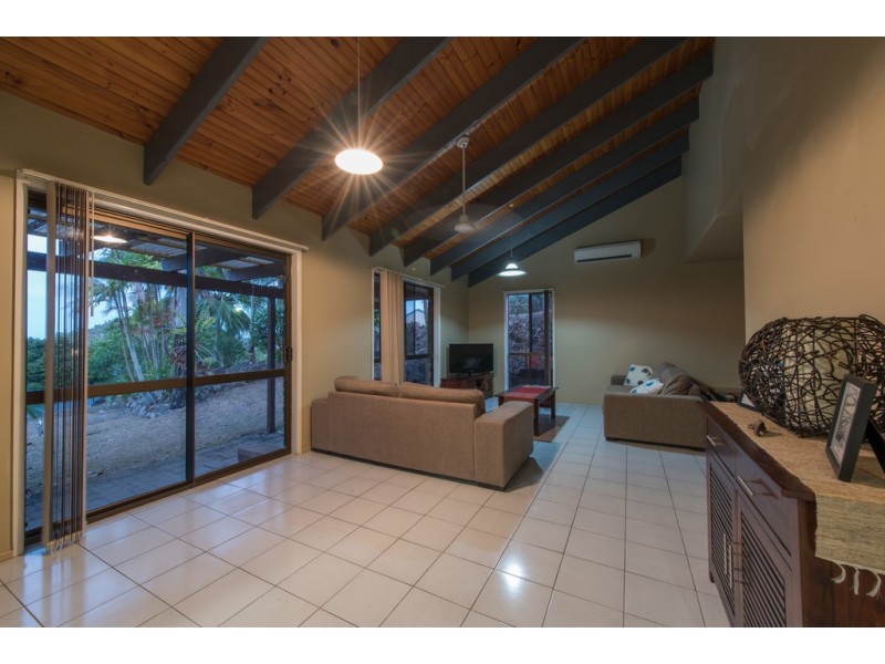 1 Alice Court, Cannonvale QLD 4802