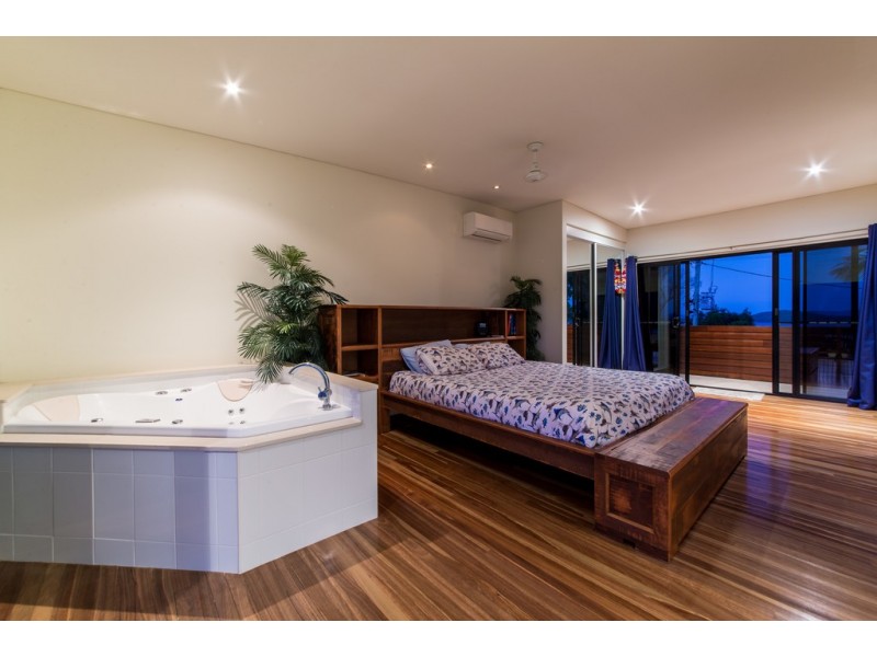 46 Harbour Avenue, Shute Harbour QLD 4802
