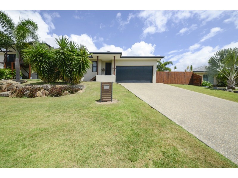 40 Parker Road, Cannonvale QLD 4802