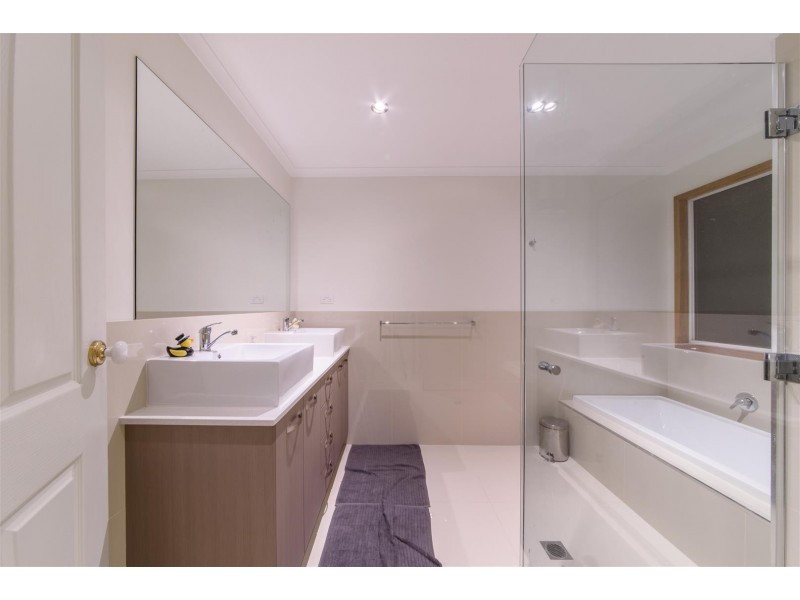 7 Gregory Court, Cannonvale QLD 4802