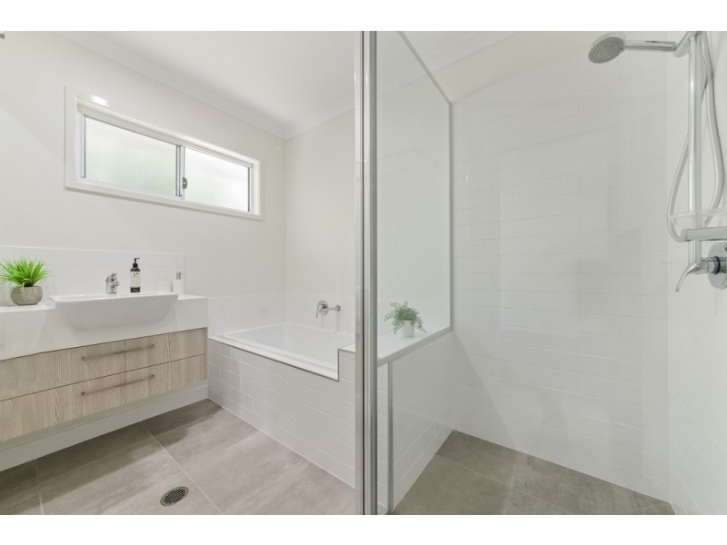52 Eshelby Drive, Cannonvale QLD 4802