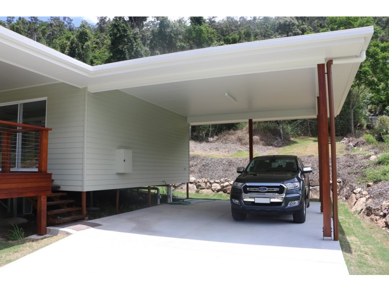 52 Eshelby Drive, Cannonvale QLD 4802