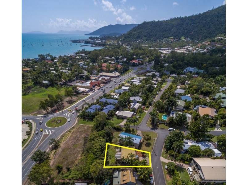4 Wambiri Street, Cannonvale QLD 4802