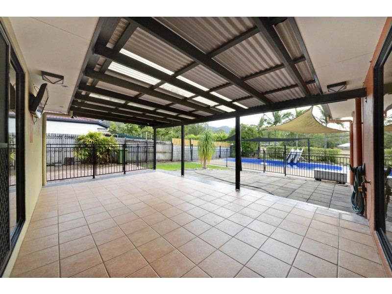 30 Valley Drive, Cannonvale QLD 4802