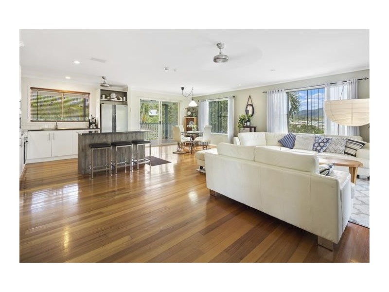 2 Hamilton Avenue, Cannonvale QLD 4802