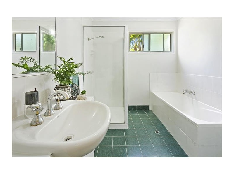 2 Hamilton Avenue, Cannonvale QLD 4802