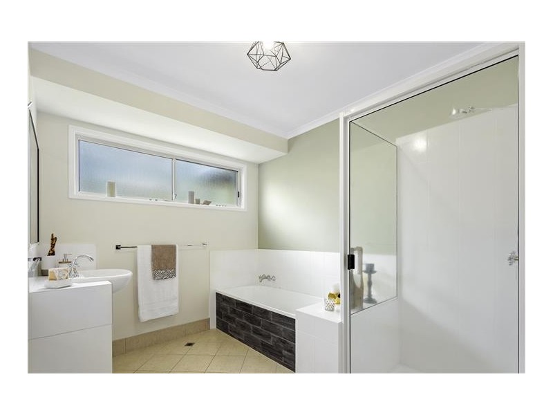 2 Hamilton Avenue, Cannonvale QLD 4802