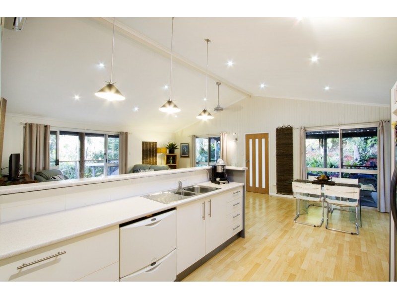 8 Adina Street, Cannonvale QLD 4802