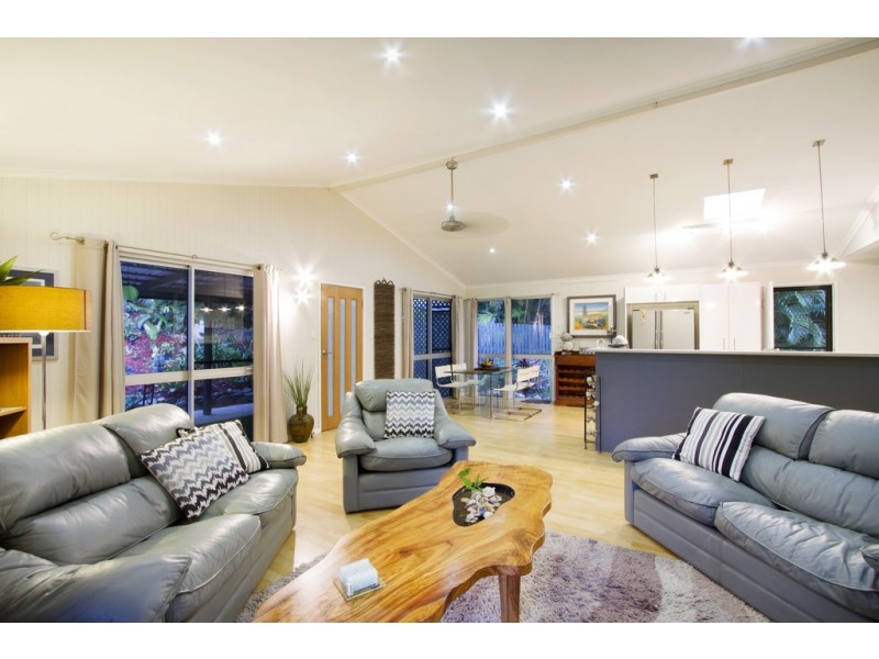 8 Adina Street, Cannonvale QLD 4802