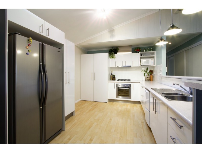 8 Adina Street, Cannonvale QLD 4802