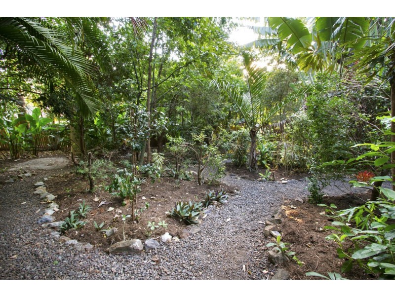 8 Adina Street, Cannonvale QLD 4802