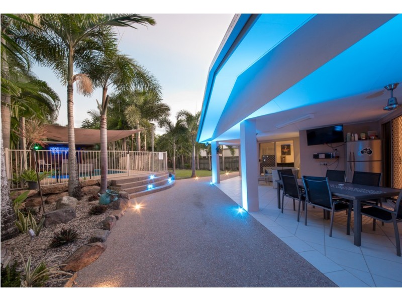 17 Links Drive, Cannonvale QLD 4802