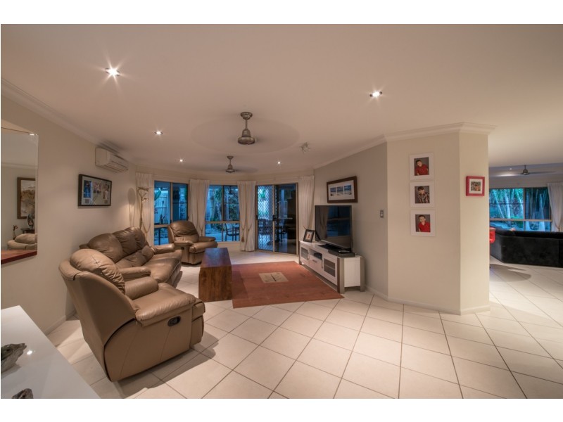 17 Links Drive, Cannonvale QLD 4802