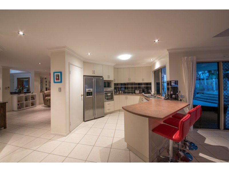 17 Links Drive, Cannonvale QLD 4802