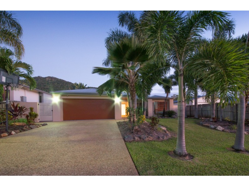 17 Links Drive, Cannonvale QLD 4802