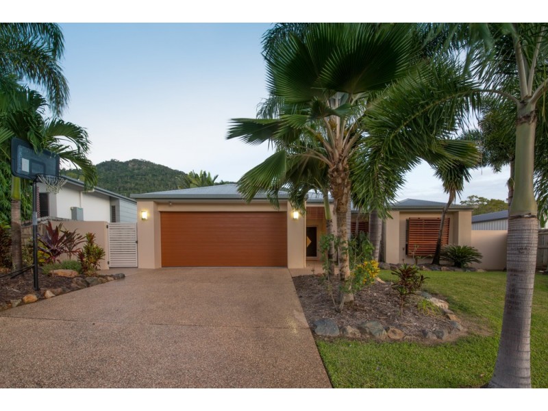 17 Links Drive, Cannonvale QLD 4802
