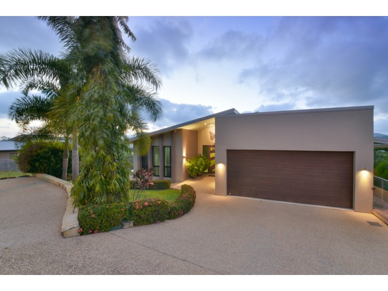 12 Whitehaven Crescent, Cannonvale QLD 4802