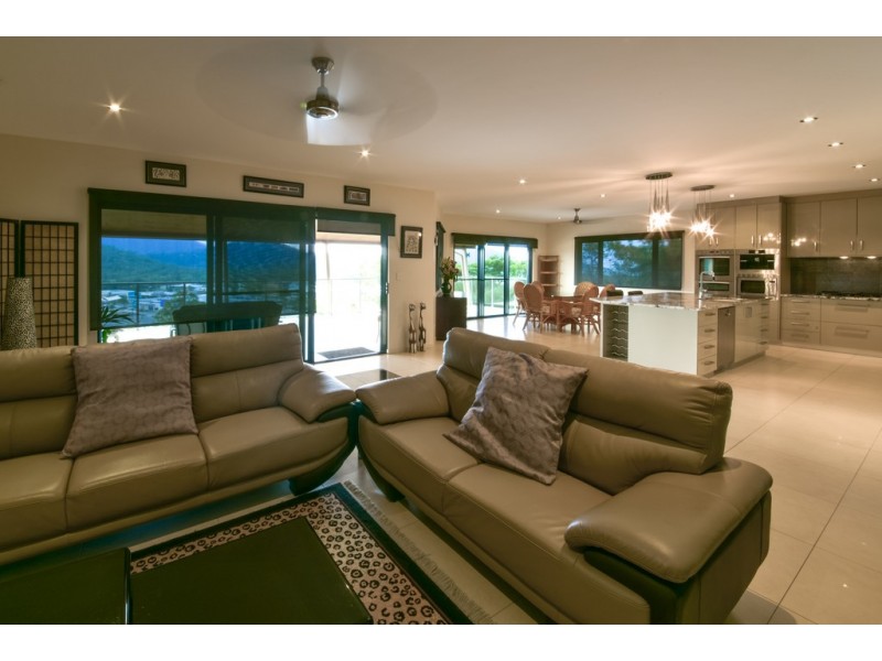 12 Whitehaven Crescent, Cannonvale QLD 4802