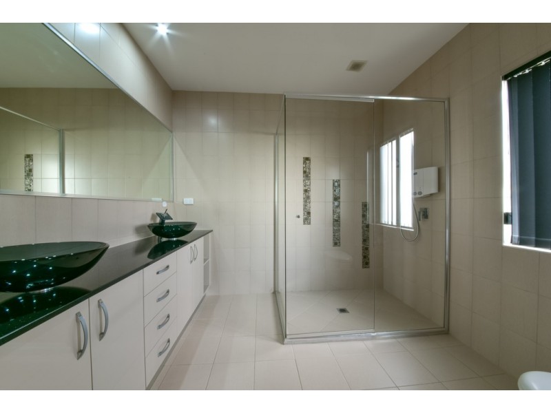 12 Whitehaven Crescent, Cannonvale QLD 4802