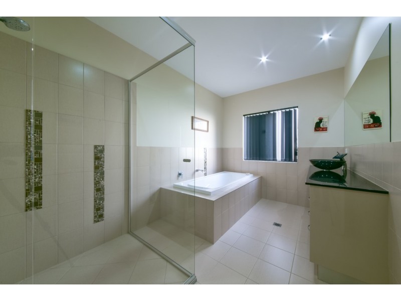 12 Whitehaven Crescent, Cannonvale QLD 4802