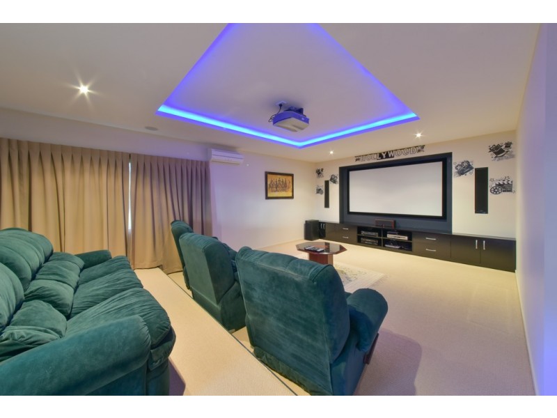 12 Whitehaven Crescent, Cannonvale QLD 4802