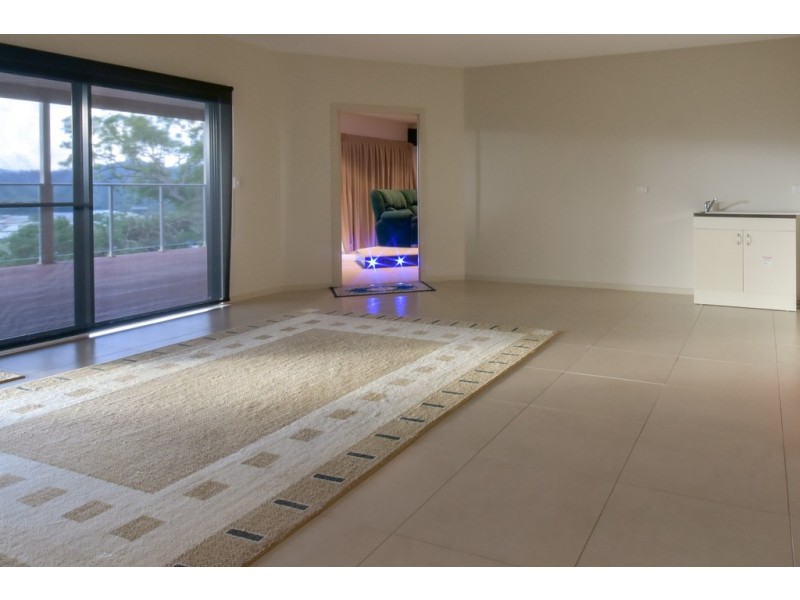 12 Whitehaven Crescent, Cannonvale QLD 4802