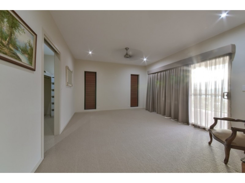 12 Whitehaven Crescent, Cannonvale QLD 4802