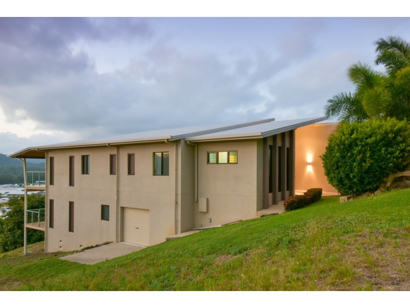 12 Whitehaven Crescent, Cannonvale QLD 4802