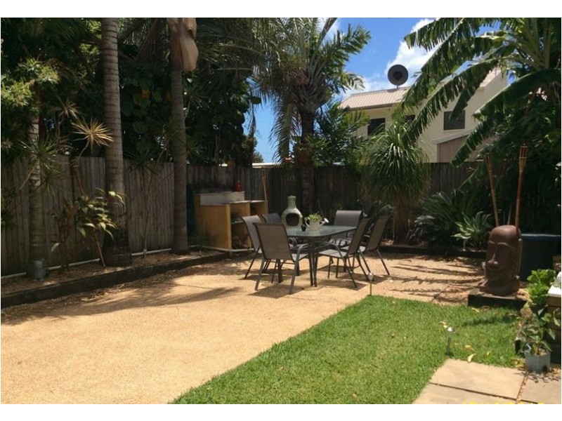 1/1 Pleasant Drive, Cannonvale QLD 4802