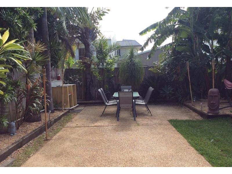 1/1 Pleasant Drive, Cannonvale QLD 4802