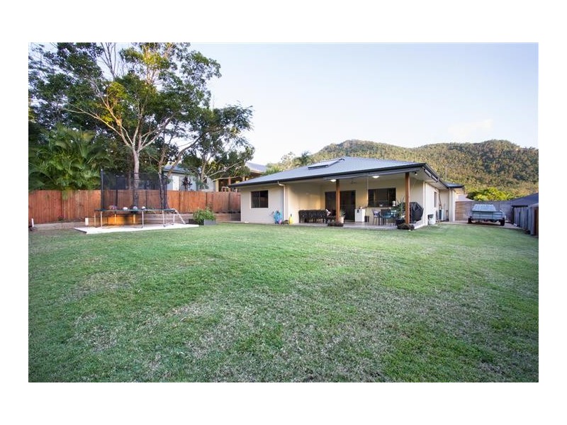 18 Links Drive, Cannonvale QLD 4802