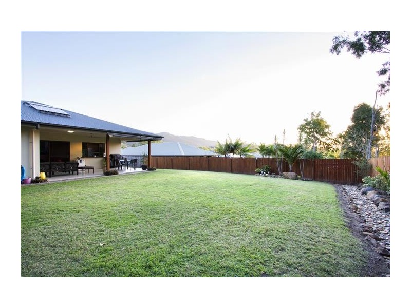 18 Links Drive, Cannonvale QLD 4802