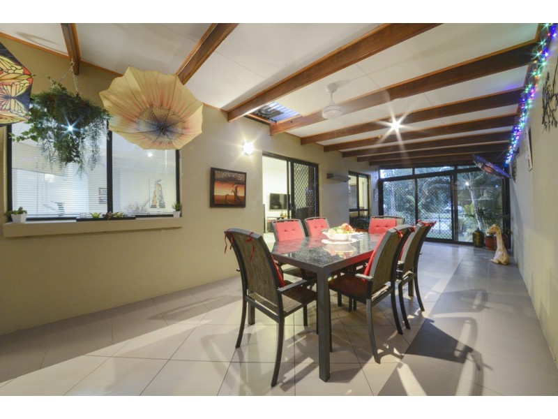 52 Valley Drive, Cannonvale QLD 4802