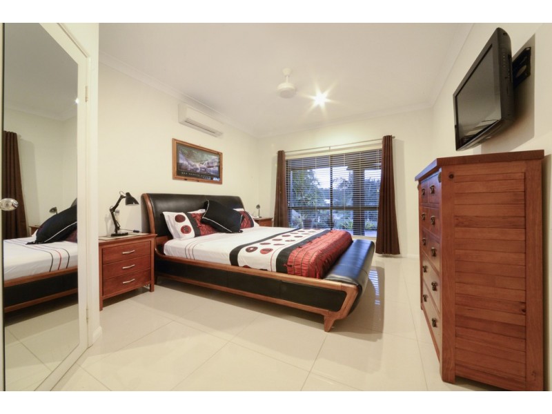 52 Valley Drive, Cannonvale QLD 4802