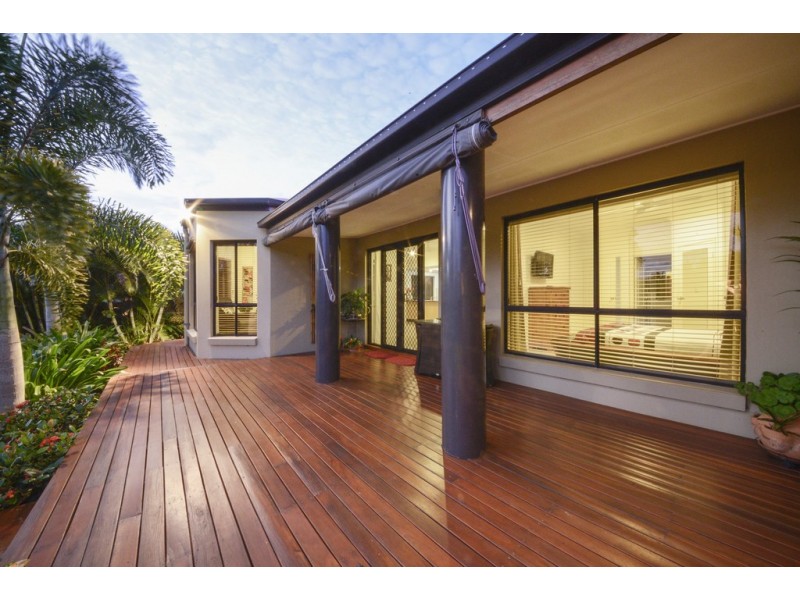 52 Valley Drive, Cannonvale QLD 4802