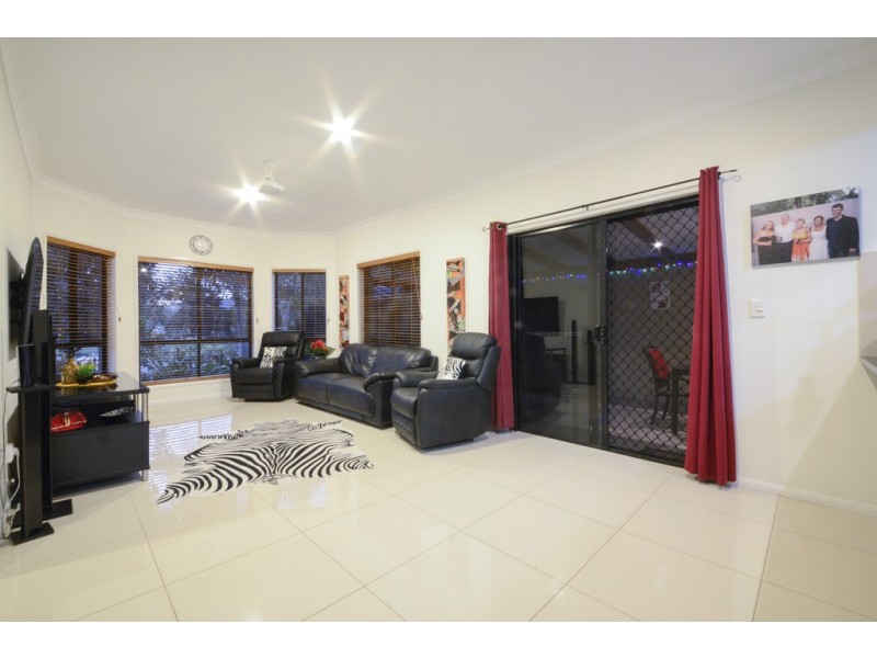 52 Valley Drive, Cannonvale QLD 4802