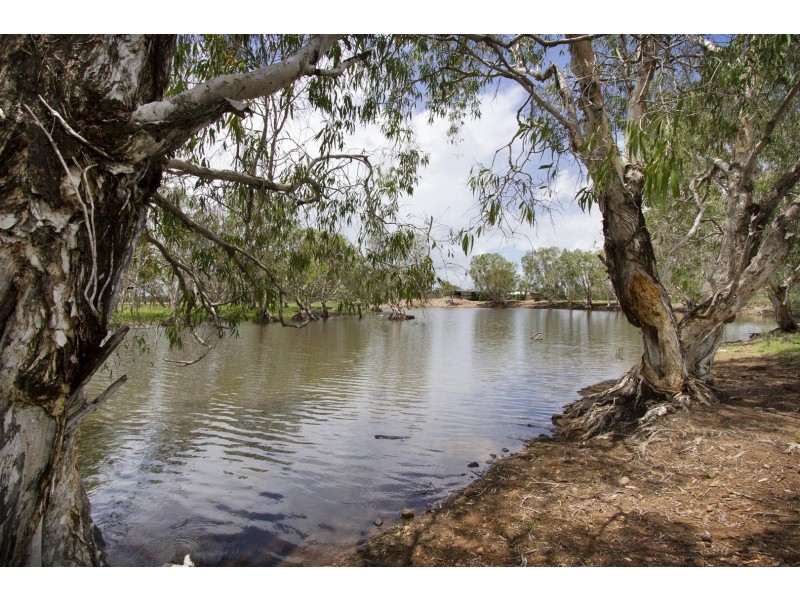 15989 Bruce Highway, Bowen QLD 4805