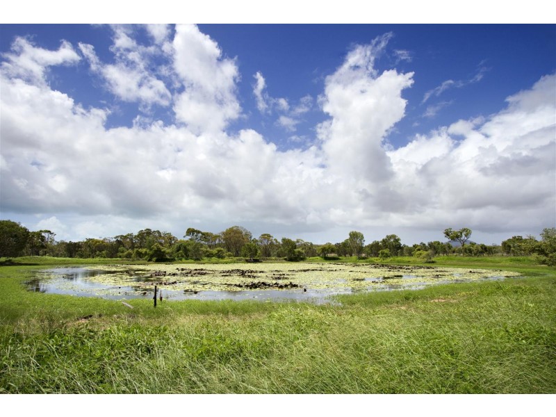 15989 Bruce Highway, Bowen QLD 4805