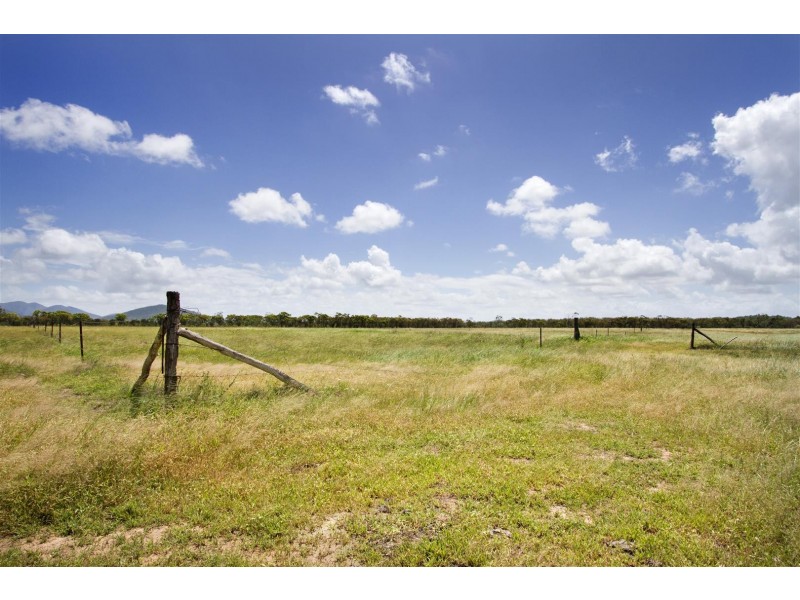 15989 Bruce Highway, Bowen QLD 4805
