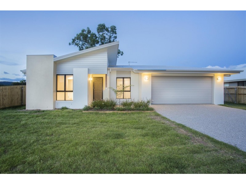 11 Olivia Street, Cannonvale QLD 4802