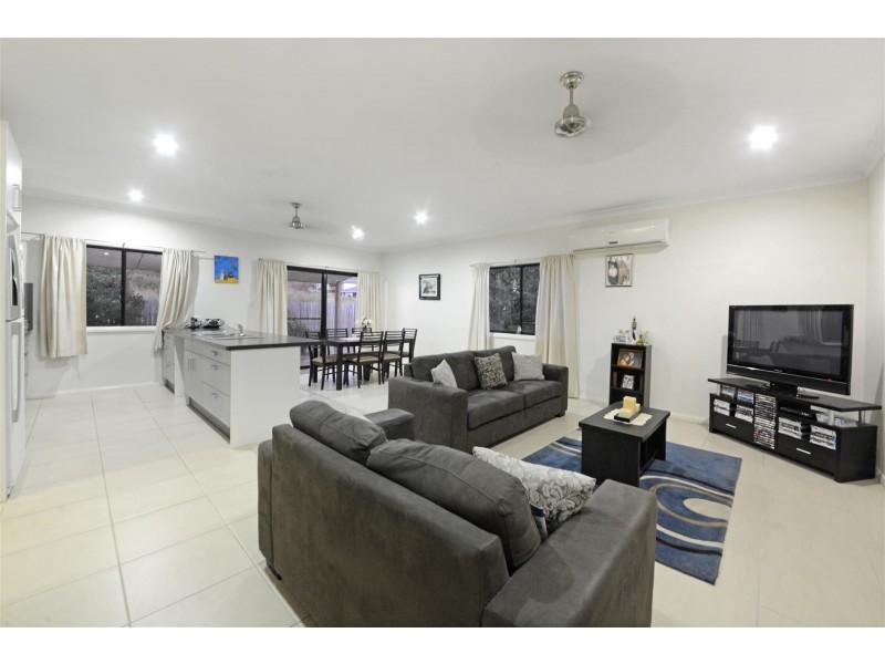 2/59 South Molle Boulevard, Cannonvale QLD 4802